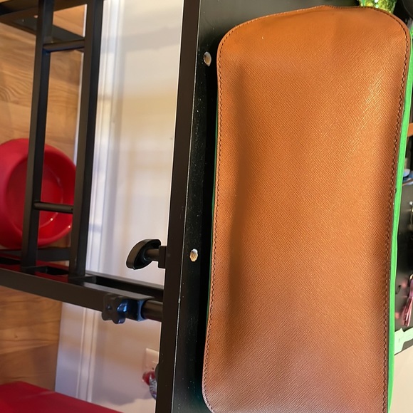 Michael Kors Kelley Green Purse. - Picture 5 of 7